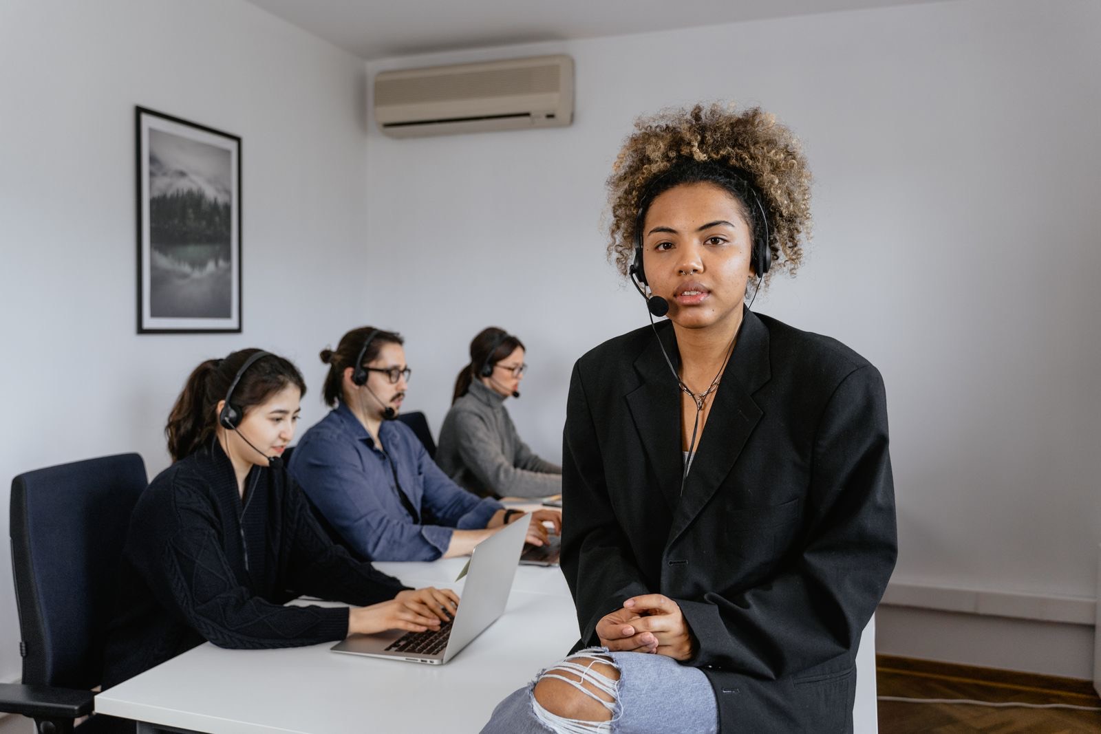 Trainer onboarding a team of customer service associates